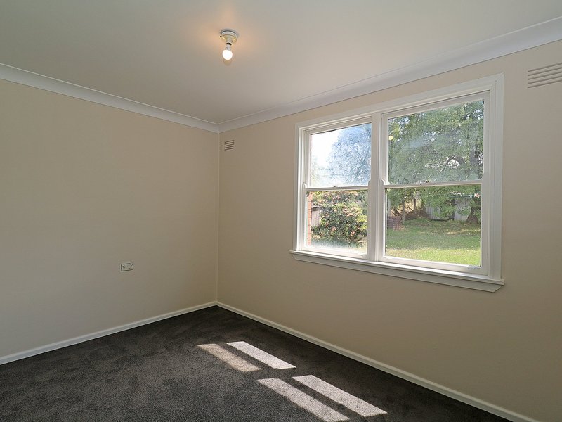 Photo - 4 Tichborne Crescent, Kooringal NSW 2650 - Image 5