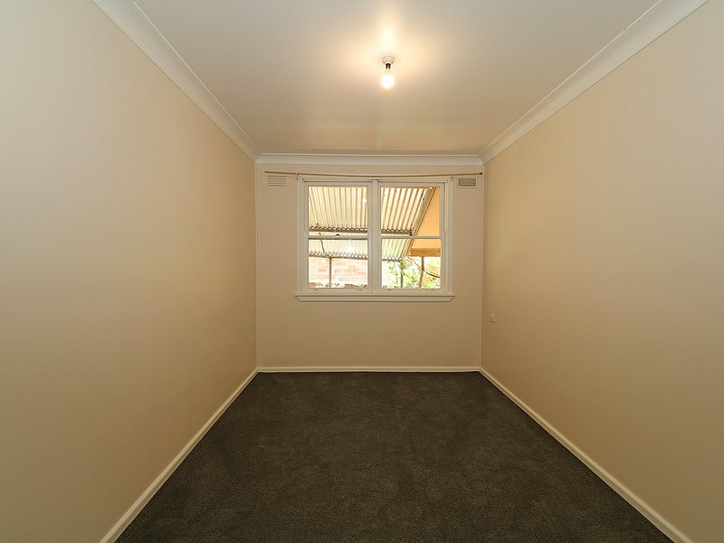 Photo - 4 Tichborne Crescent, Kooringal NSW 2650 - Image 6