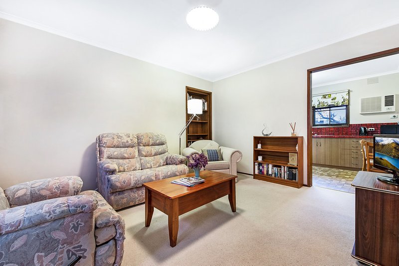 Photo - 4 Tilney Close, Mulgrave VIC 3170 - Image 10