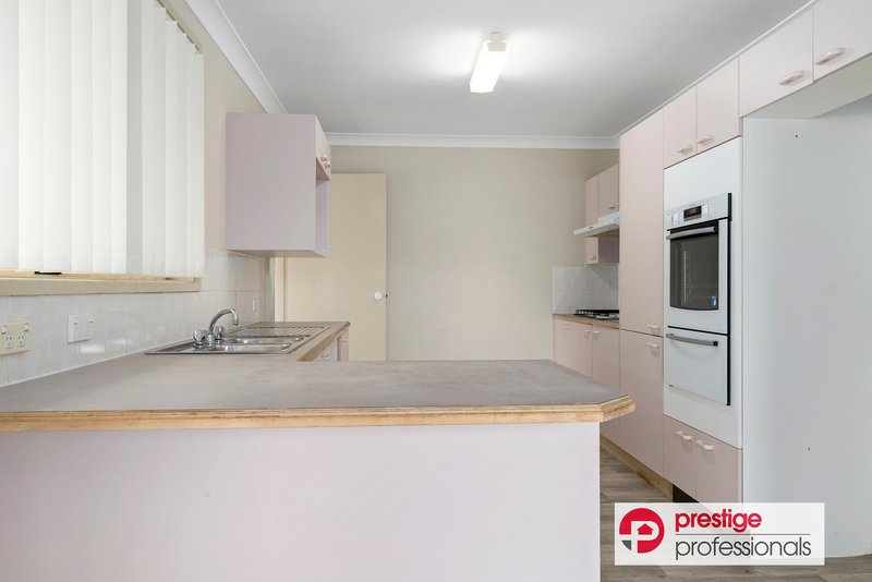 Photo - 4 Timbara Court, Wattle Grove NSW 2173 - Image 3