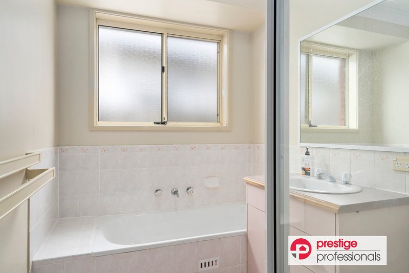 Photo - 4 Timbara Court, Wattle Grove NSW 2173 - Image 6
