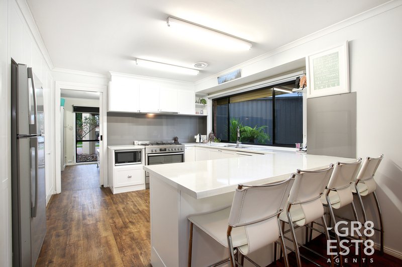 Photo - 4 Tingle Close, Narre Warren VIC 3805 - Image 5