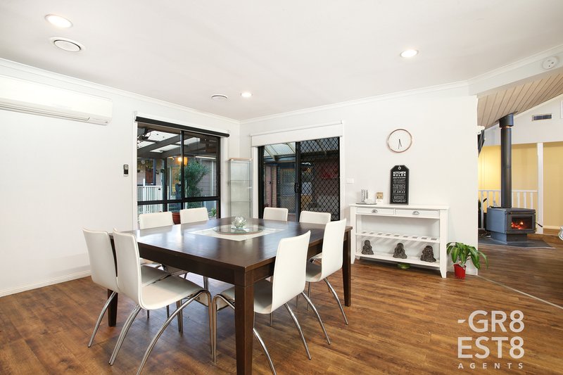 Photo - 4 Tingle Close, Narre Warren VIC 3805 - Image 6