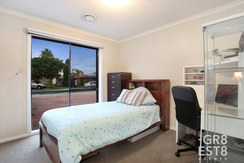 Photo - 4 Tingle Close, Narre Warren VIC 3805 - Image 11