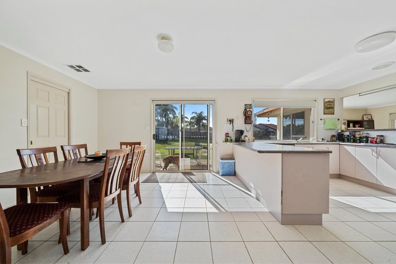 Photo - 4 Tiree Court, Eagleby QLD 4207 - Image 4