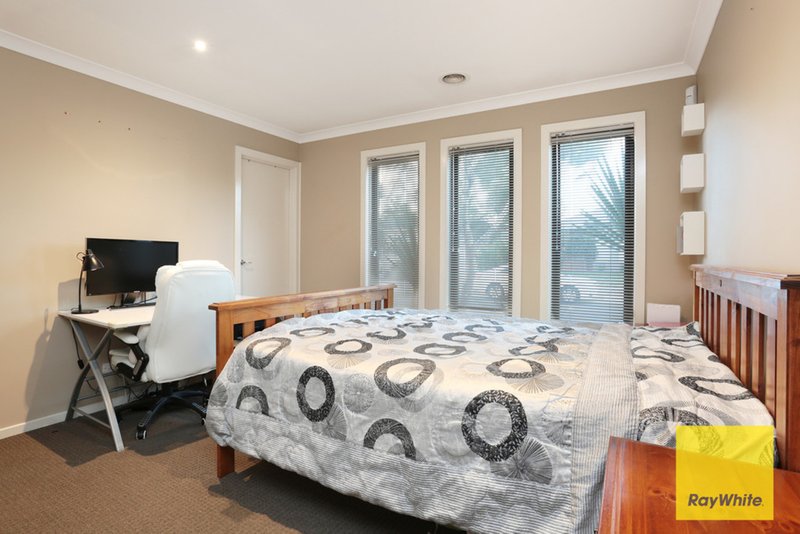 Photo - 4 Tobago Avenue, Point Cook VIC 3030 - Image 3