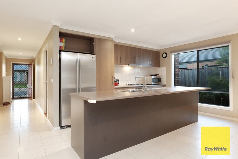 Photo - 4 Tobago Avenue, Point Cook VIC 3030 - Image 7