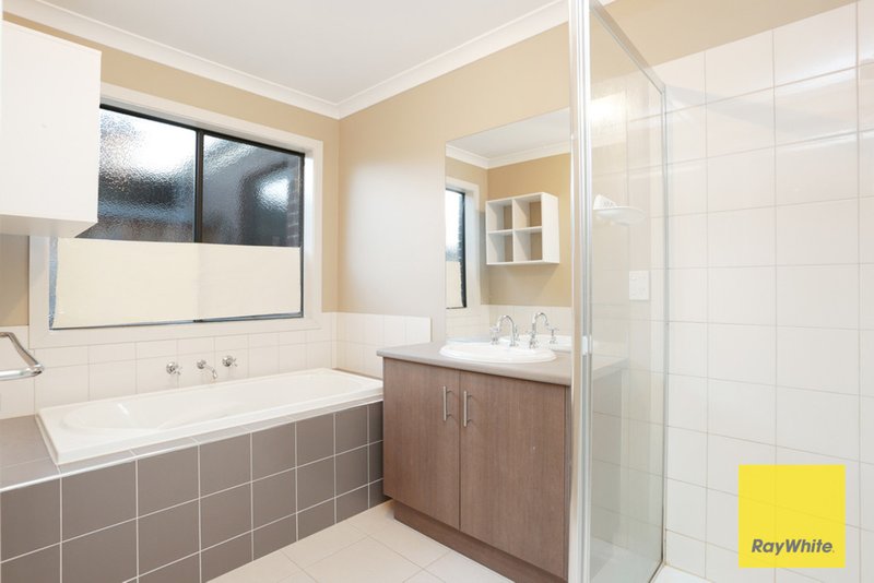 Photo - 4 Tobago Avenue, Point Cook VIC 3030 - Image 11