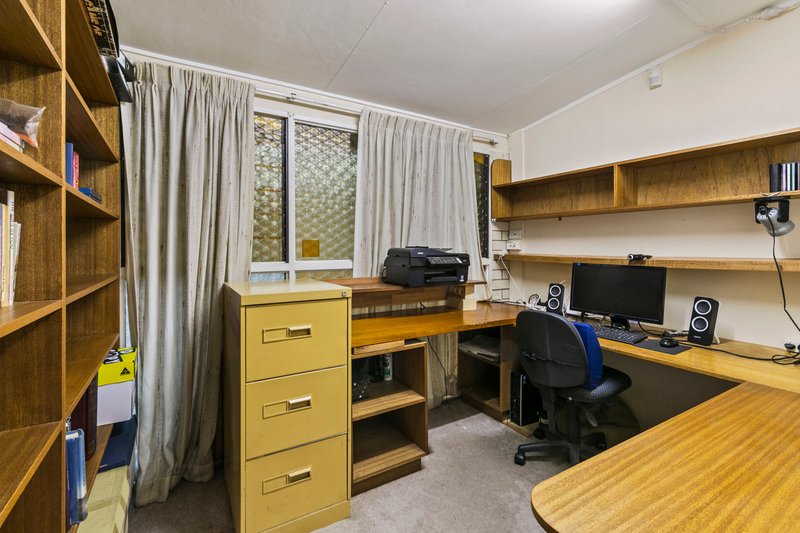 Photo - 4 Tolverne Street, Rochedale South QLD 4123 - Image 12