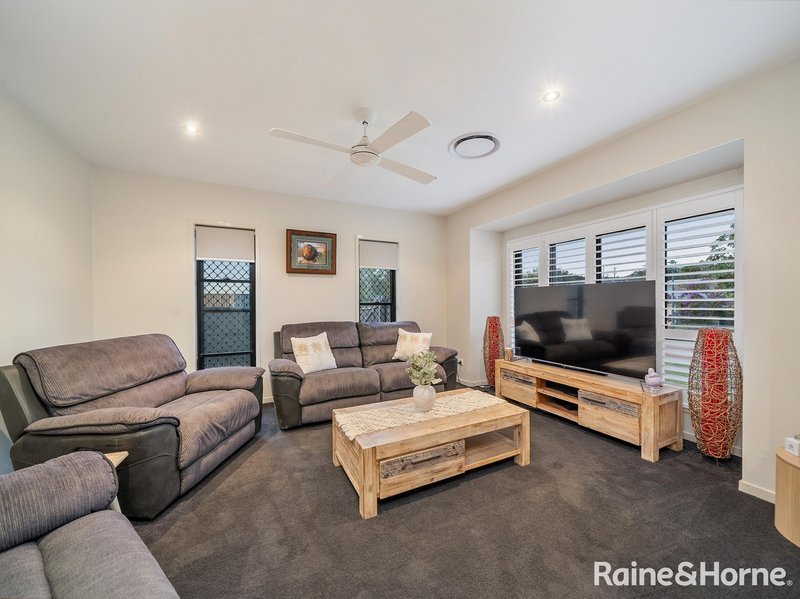 Photo - 4 Tosca Street, Cashmere QLD 4500 - Image 4