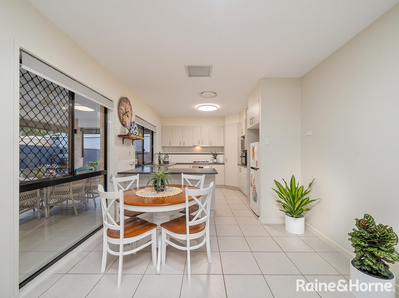 Photo - 4 Tosca Street, Cashmere QLD 4500 - Image 6