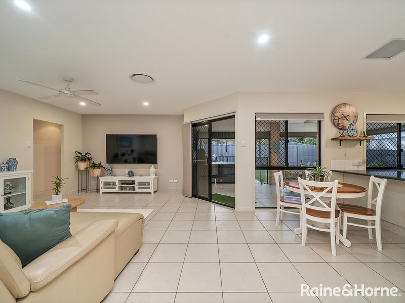 Photo - 4 Tosca Street, Cashmere QLD 4500 - Image 7