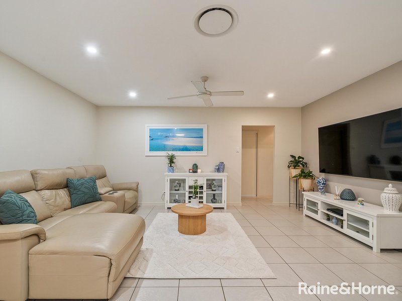 Photo - 4 Tosca Street, Cashmere QLD 4500 - Image 8