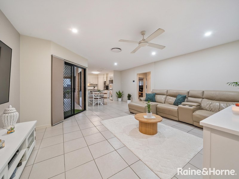 Photo - 4 Tosca Street, Cashmere QLD 4500 - Image 9