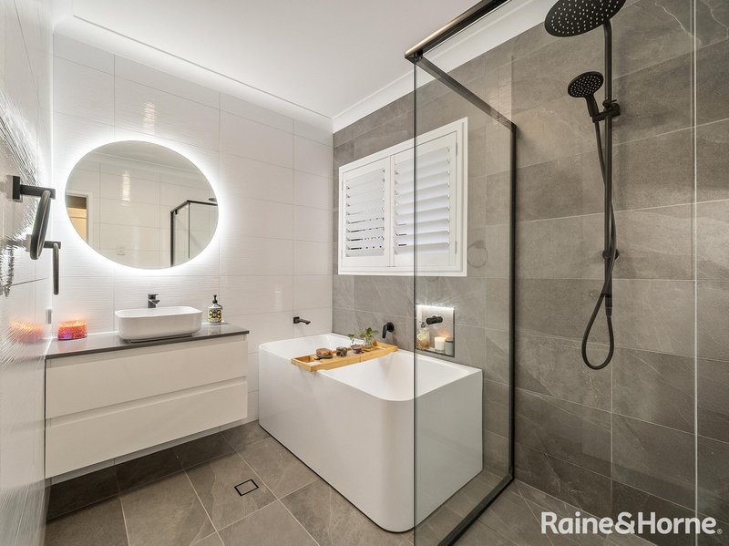 Photo - 4 Tosca Street, Cashmere QLD 4500 - Image 15