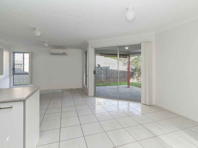 Photo - 4 Tranquil Street, Hillcrest QLD 4118 - Image 5