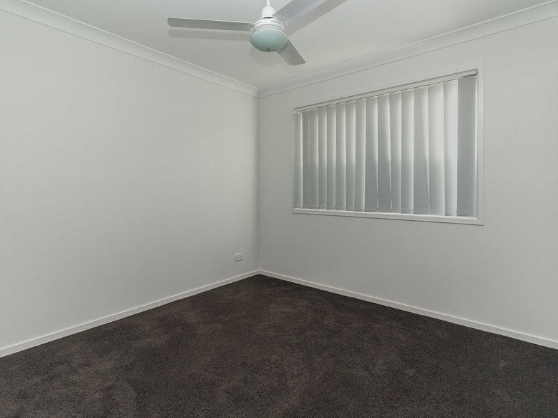 Photo - 4 Tranquil Street, Hillcrest QLD 4118 - Image 10