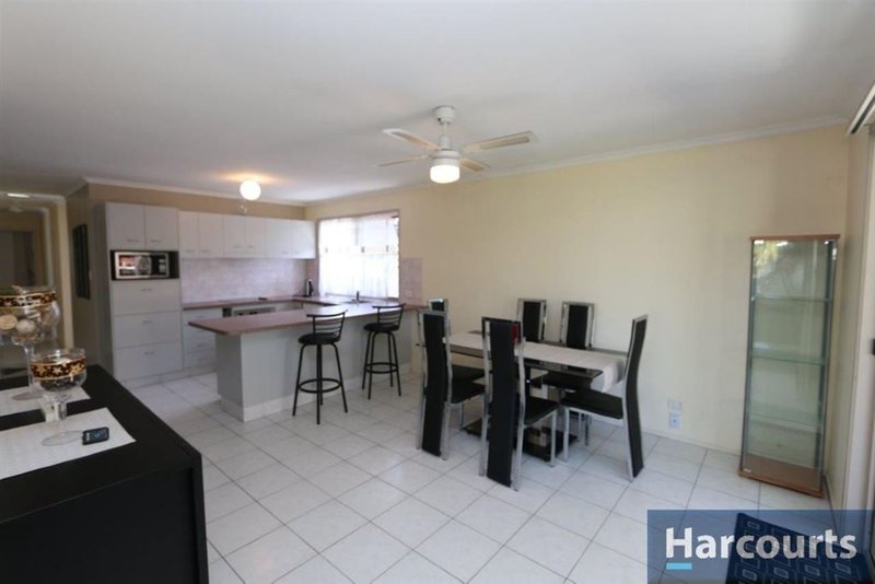 Photo - 4 Trent Crt , Sandstone Point QLD 4511 - Image 5