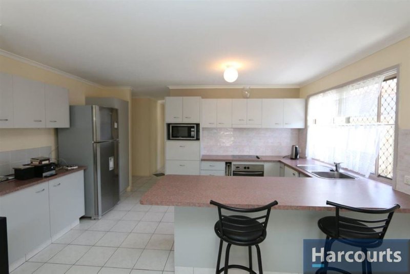 Photo - 4 Trent Crt , Sandstone Point QLD 4511 - Image 6