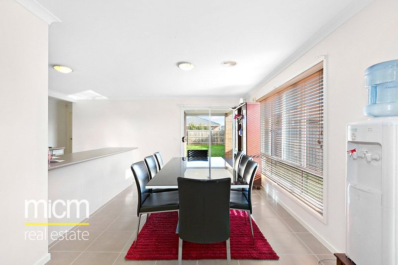 Photo - 4 Trigg Way, Point Cook VIC 3030 - Image 4