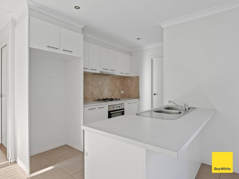 Photo - 4 Trinity Way, Ascot VIC 3551 - Image 3