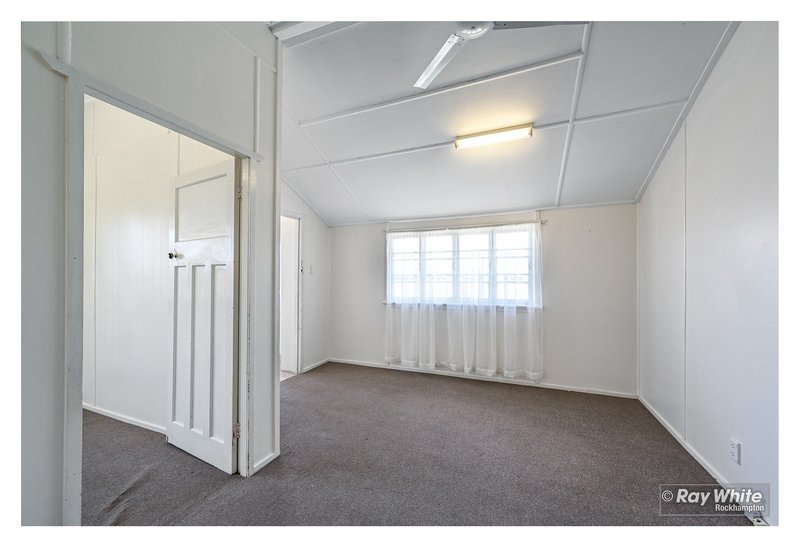 Photo - 4 Tung Yeen Street, Park Avenue QLD 4701 - Image 5