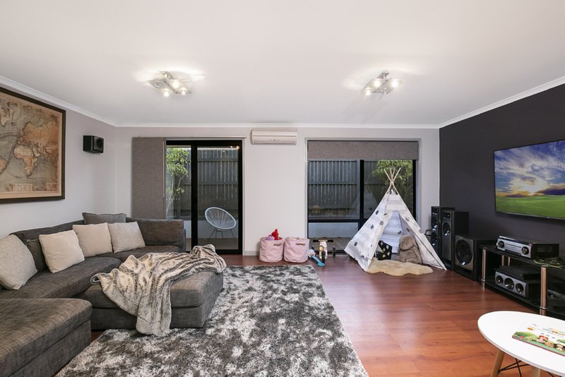 Photo - 4 Turquoise Street, Redland Bay QLD 4165 - Image 4