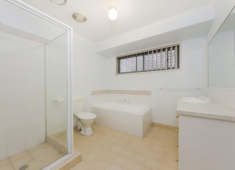 Photo - 4 Twyford Close, Hillside VIC 3037 - Image 5