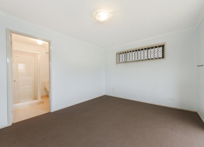 Photo - 4 Twyford Close, Hillside VIC 3037 - Image 6