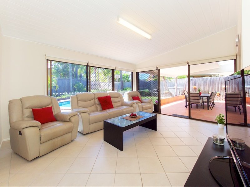 Photo - 4 Tyron Close, Springwood QLD 4127 - Image 4