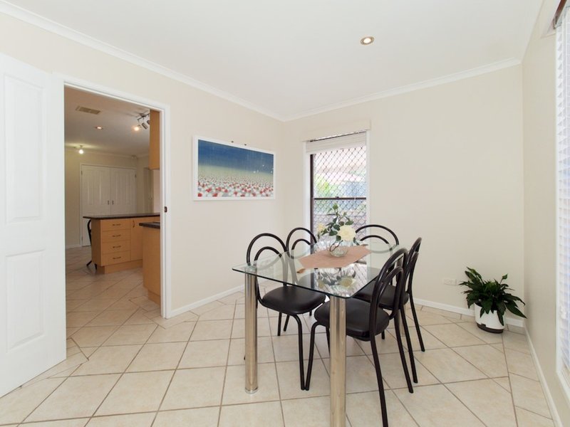 Photo - 4 Tyron Close, Springwood QLD 4127 - Image 6