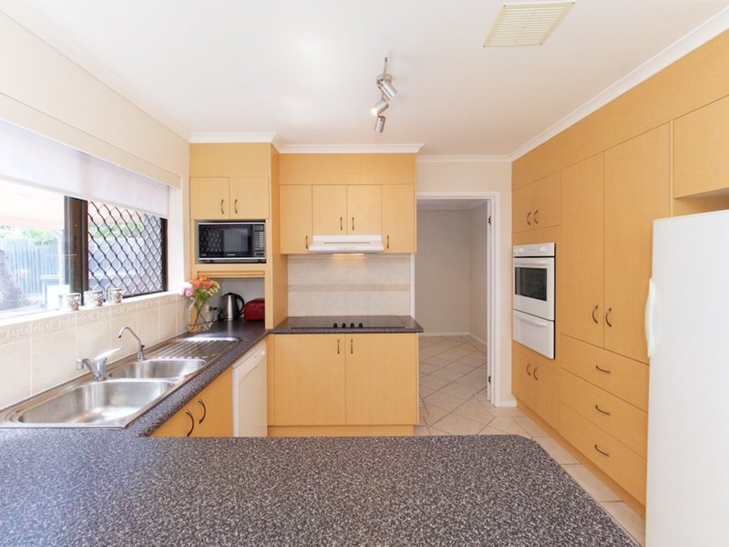 Photo - 4 Tyron Close, Springwood QLD 4127 - Image 7