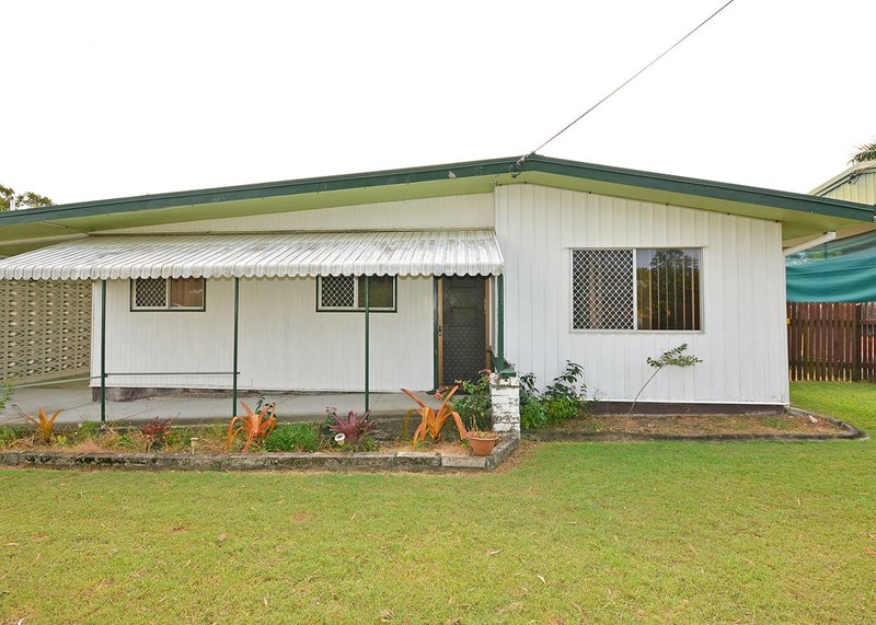 Photo - 4 Urangan Street, Torquay QLD 4655 - Image 2