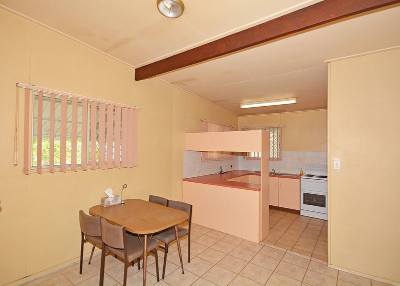 Photo - 4 Urangan Street, Torquay QLD 4655 - Image 4