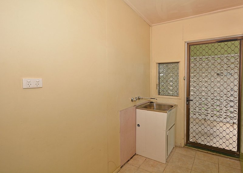 Photo - 4 Urangan Street, Torquay QLD 4655 - Image 8