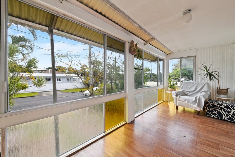 Photo - 4 Ure Street, Wynnum QLD 4178 - Image 6