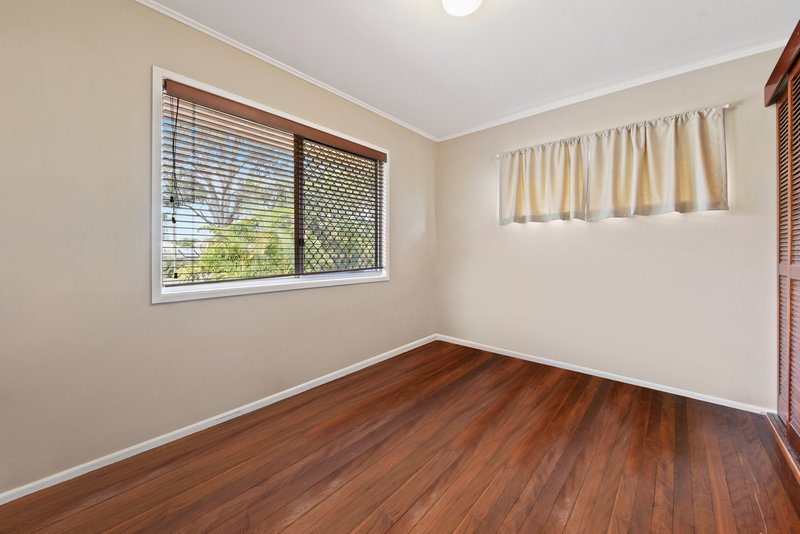 Photo - 4 Ure Street, Wynnum QLD 4178 - Image 8