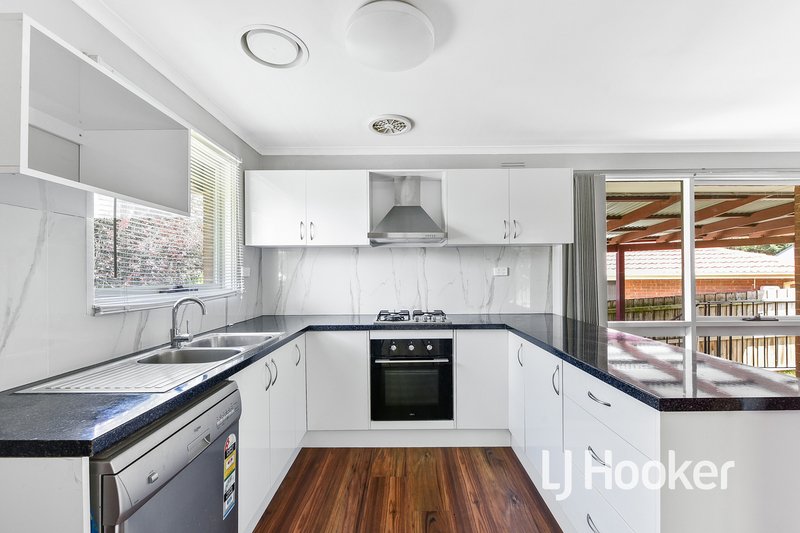 Photo - 4 Urquhart Court, Hampton Park VIC 3976 - Image 3