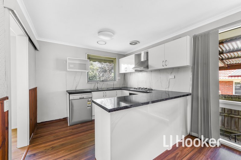 Photo - 4 Urquhart Court, Hampton Park VIC 3976 - Image 4