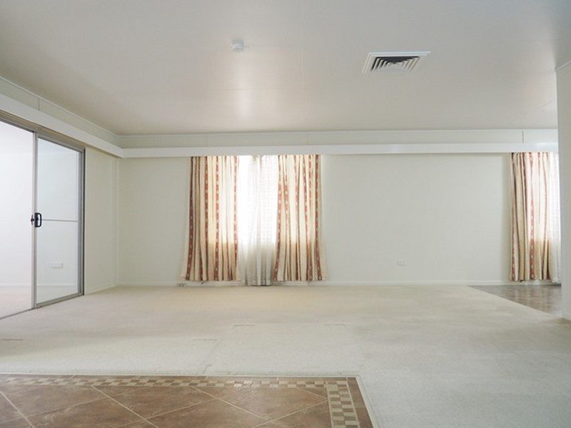 Photo - 4 Urquhart Street, Mount Isa QLD 4825 - Image 3