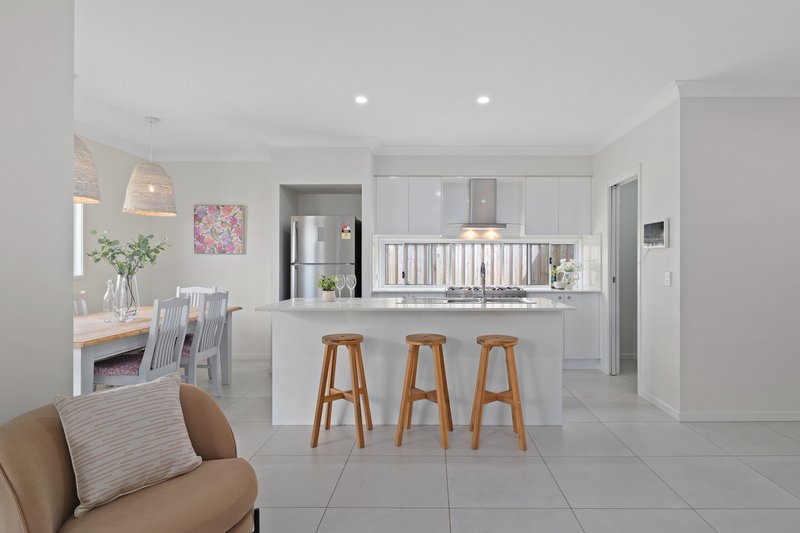 Photo - 4 Valour Street, Palmview QLD 4553 - Image 3
