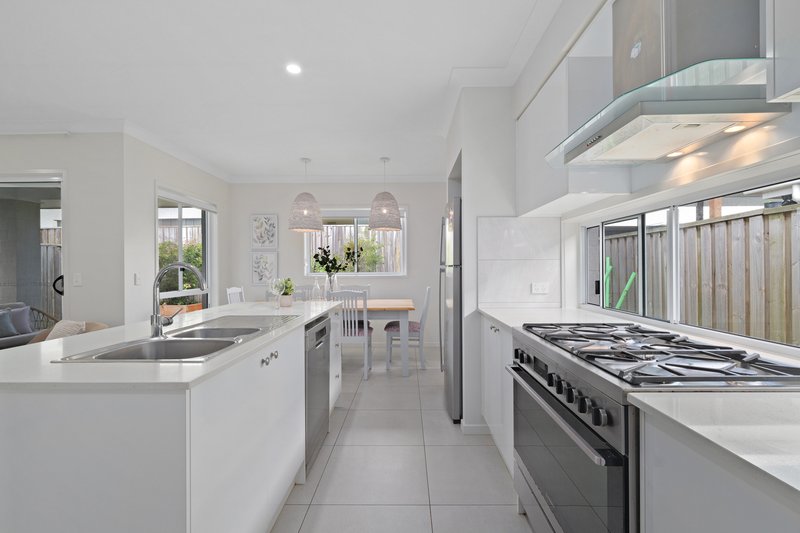 Photo - 4 Valour Street, Palmview QLD 4553 - Image 6