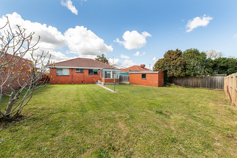 Photo - 4 Vera Court, Dandenong VIC 3175 - Image 2