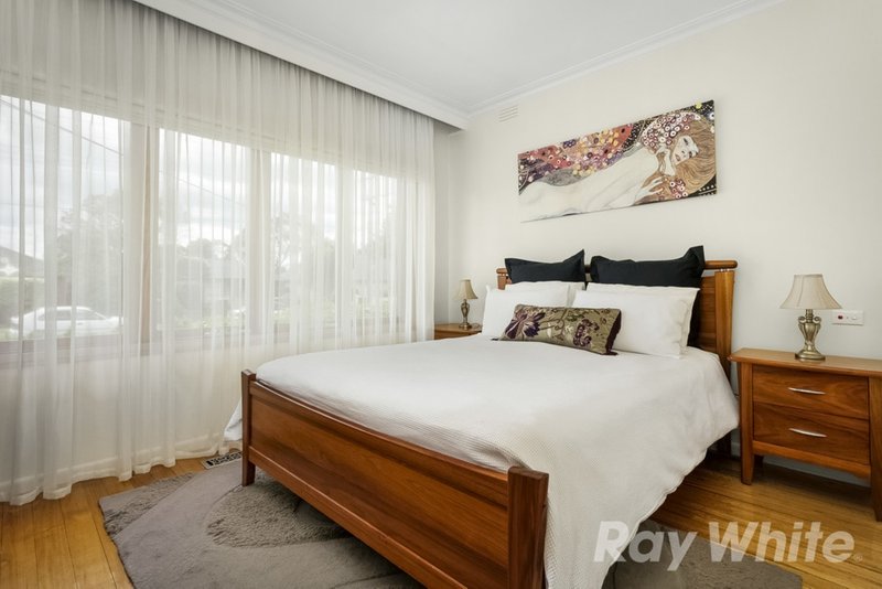 Photo - 4 Vermont Street, Glen Waverley VIC 3150 - Image 7