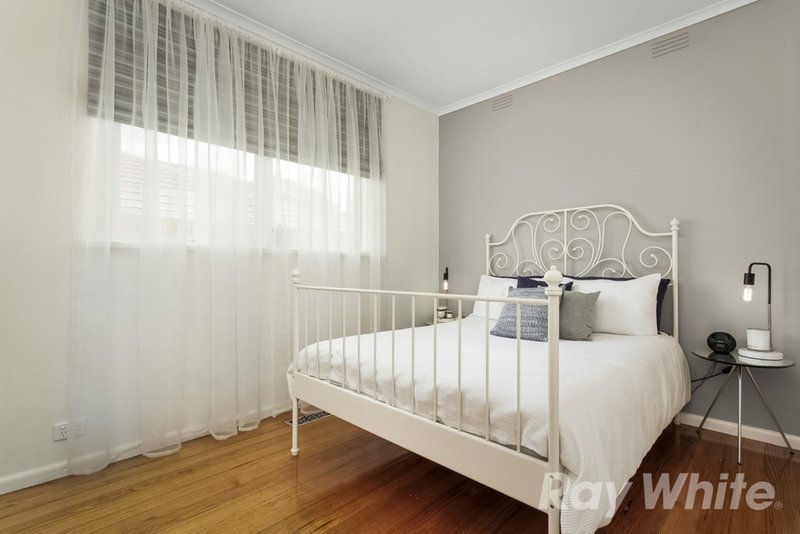 Photo - 4 Vermont Street, Glen Waverley VIC 3150 - Image 8