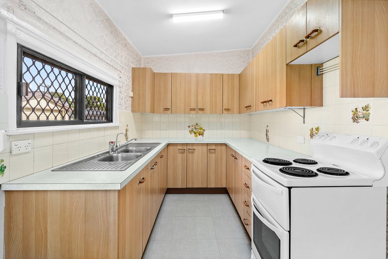 Photo - 4 Veron Street, Fairfield East NSW 2165 - Image 3