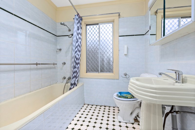 Photo - 4 Veron Street, Fairfield East NSW 2165 - Image 6