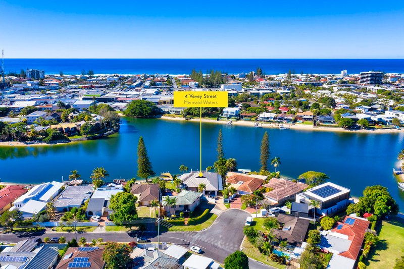 4 Vevey St , Mermaid Waters QLD 4218