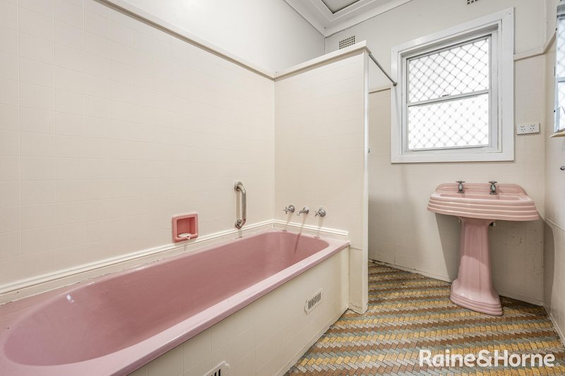 Photo - 4 Victoria Crescent, New Lambton Heights NSW 2305 - Image 12