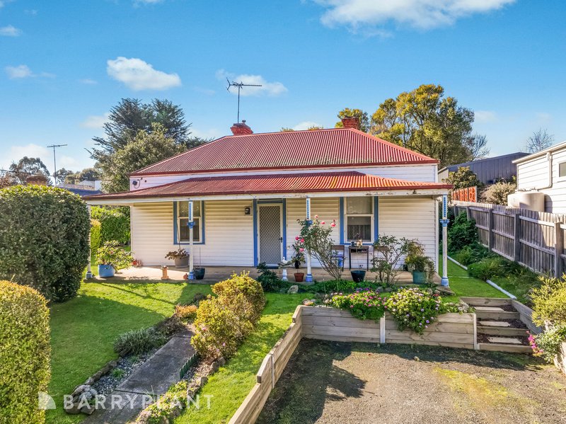 Photo - 4 Victoria Parade, Kilmore VIC 3764 - Image 2